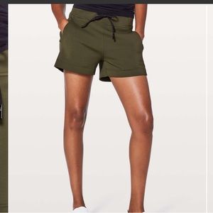 Lululemon size 4 In-Form Short in Dark Olive